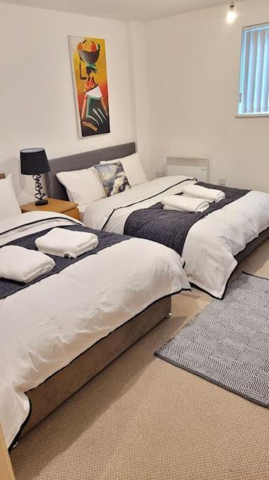 Appartement Balcony-View With Free And Secured Parking à Manchester Extérieur photo