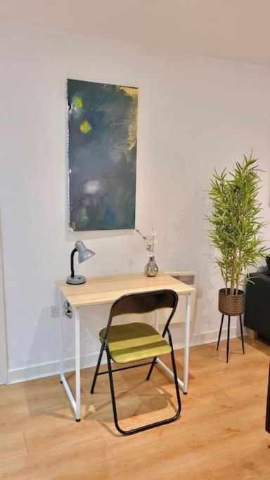 Appartement Balcony-View With Free And Secured Parking à Manchester Extérieur photo