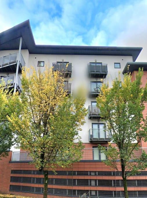 Appartement Balcony-View With Free And Secured Parking à Manchester Extérieur photo