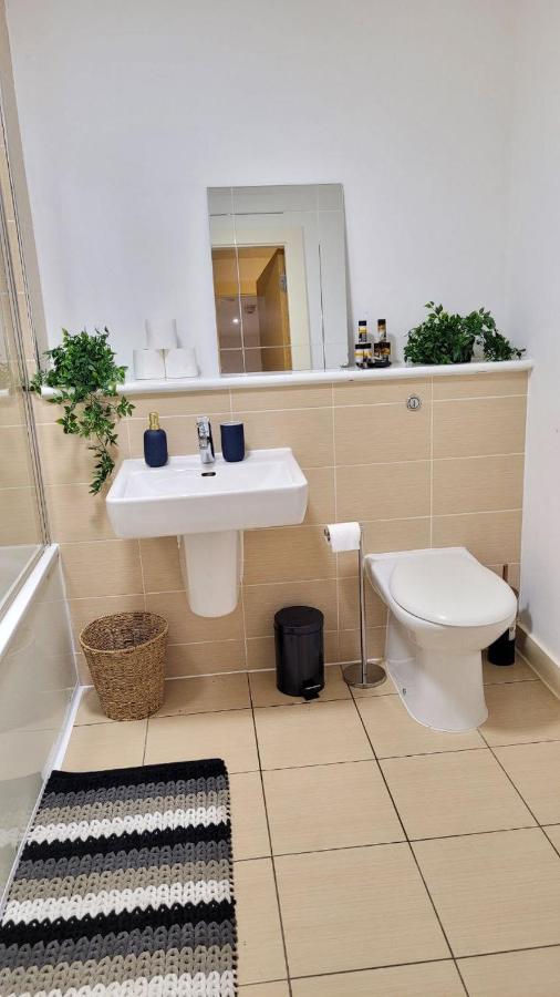 Appartement Balcony-View With Free And Secured Parking à Manchester Extérieur photo